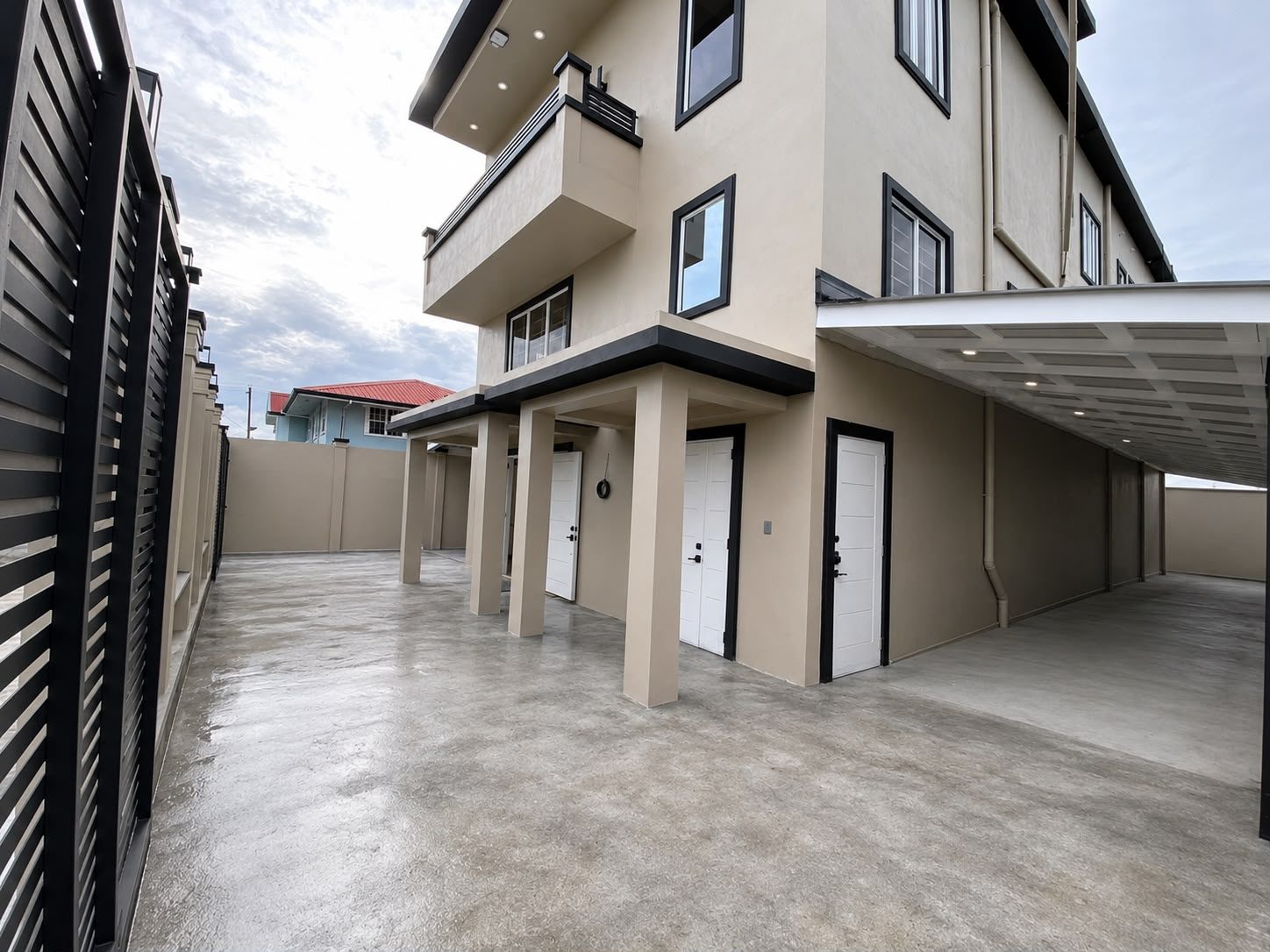 Premium Mixed-Use Commercial & Residential — 155 Eccles AA (For Lease)